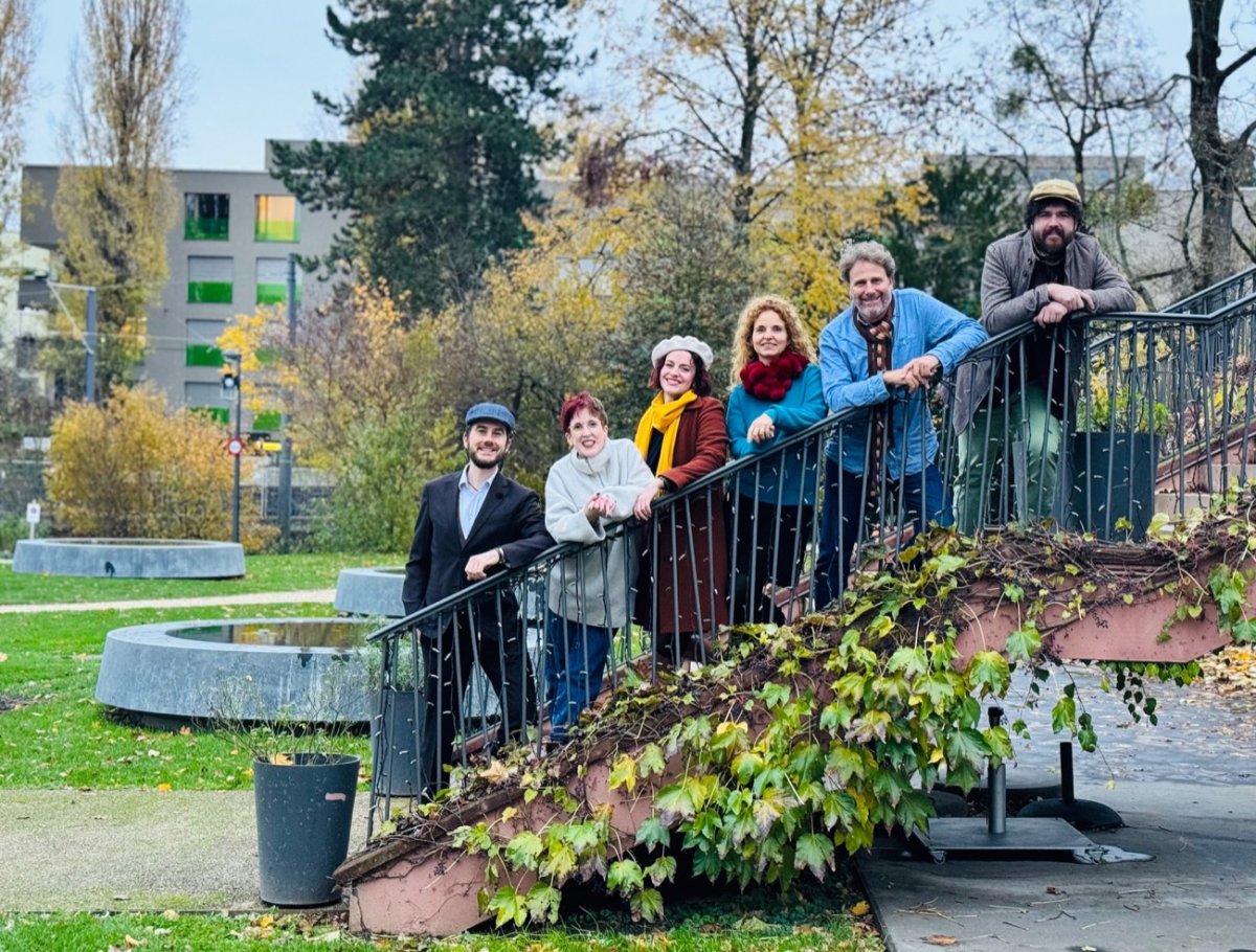 tanzbarTeam Das tanzbarTeam auf einer Treppe
